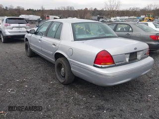 2003 Ford Crown Victoria LX z VIN 2FAFP74W53X151974, wystawiony jako IAAI lot #40887020 z przebiegiem 186 149 mil mil oraz . Historia ofert i sprzedaży dostępna na DreamBid. Obrazek 3.