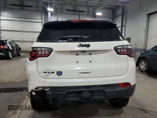 2018 Jeep Compass Latitude z VIN 3C4NJDBB6JT394374, wystawiony jako Copart lot #54229455 z przebiegiem 51 625 mil mil oraz Szkoda całkowita • Salvage title. Historia ofert i sprzedaży dostępna na DreamBid. Obrazek 6.