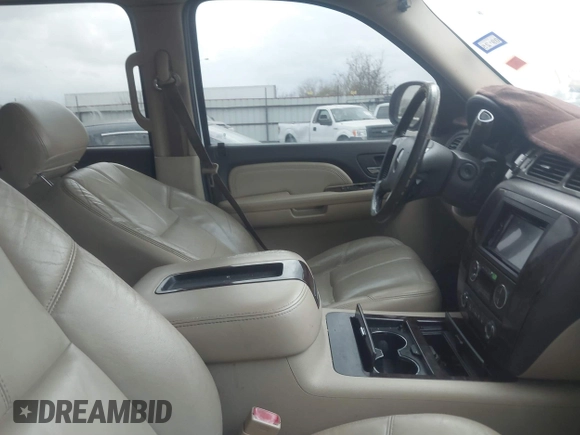 2009 GMC Denali z VIN 1GKFC06209R233352, wystawiony jako IAAI lot #41746559 z przebiegiem 179 682 mil mil oraz . Historia ofert i sprzedaży dostępna na DreamBid. Obrazek 5.
