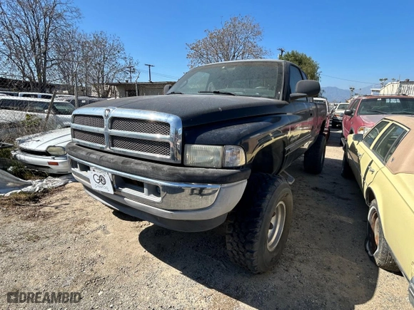 2001 Dodge Ram 1500 with VIN 1B7HC13Y11J562437, listed as a Copart auction lot 52826525 with 202,170 mi miles and Clean Title. Bid and sale history available at carsss.com. Image 2.