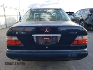 1995 Mercedes-Benz E Class with VIN WDBEB31E4SC189408, listed as a Copart auction lot 77788744 with 242,362 mi miles and Clean Title. Bid and sale history available at carsss.com. Image 6.