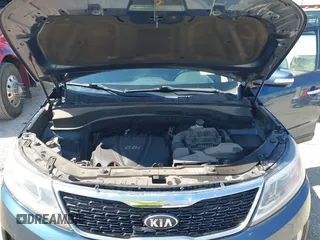 2015 Kia Sorento LX with VIN 5XYKTCA65FG611522, listed as a IAAI auction lot 41861461 with 200,615 mi miles. Bid and sale history available at carsss.com. Image 10.