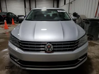 2016 Volkswagen Passat SE z VIN 1VWBT7A38GC024909, wystawiony jako Copart lot #56113765 z przebiegiem 30 096 mil mil oraz Szkoda całkowita • Salvage title. Historia ofert i sprzedaży dostępna na DreamBid. Obrazek 5.