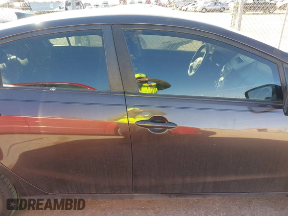 2018 Kia Forte LX with VIN 3KPFL4A72JE207860, listed as a IAAI auction lot 41683785 with 122,475 mi miles. Bid and sale history available at carsss.com. Image 13.