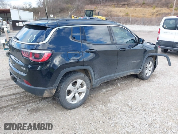 2017 Jeep Compass Latitude with VIN 3C4NJDBB6HT666092, listed as a IAAI auction lot 41199349 with 101,190 mi miles. Bid and sale history available at carsss.com. Image 4.