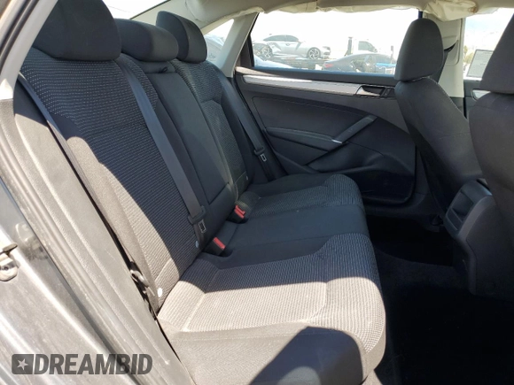 2017 Volkswagen Passat S z VIN 1VWAT7A34HC016349, wystawiony jako Copart lot #56190825 z przebiegiem 88 418 mil mil oraz Szkoda całkowita • Salvage title. Historia ofert i sprzedaży dostępna na DreamBid. Obrazek 10.