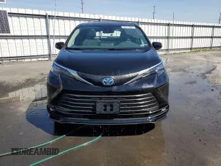 2025 Toyota Sienna XLE with VIN 5TDYRKEC3SS242899, listed as a Copart auction lot 54617665 with 1,830 mi miles and Clean Title. Bid and sale history available at DreamBid. Image 5.
