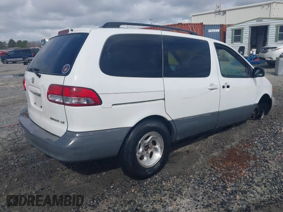 2003 Toyota Sienna LE with VIN 4T3ZF13CX3U525214, listed as a IAAI auction lot 41750644 with 286,454 mi miles. Bid and sale history available at carsss.com. Image 4.
