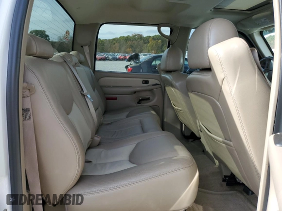 2005 GMC Sierra Denali z VIN 2GTEK63N051284302, wystawiony jako Copart lot #88031695 z przebiegiem 150 006 mil mil oraz Szkody całkowita. Historia ofert i sprzedaży dostępna na DreamBid. Obrazek 11.