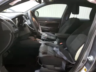 2024 Mitsubishi Outlander S z VIN JA4ARUAU5RU020571, wystawiony jako Copart lot #51096995 z przebiegiem 1 491 mil mil oraz Czysty tytuł • Clean title. Historia ofert i sprzedaży dostępna na DreamBid. Obrazek 7.