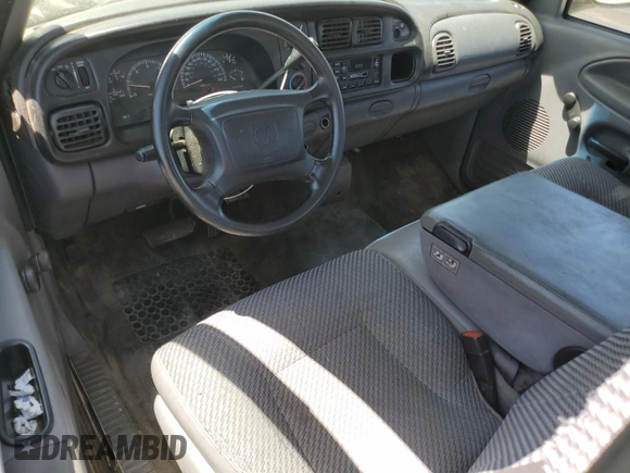2001 Dodge 2500 z VIN 3B7KC23Z01G758102, wystawiony jako Copart lot #61303775 z przebiegiem 164 067 mil mil oraz Czysty tytuł • Clean title. Historia ofert i sprzedaży dostępna na DreamBid. Obrazek 8.