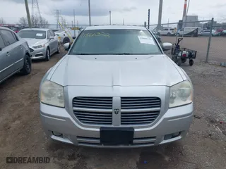 2005 Dodge Magnum RT with VIN 2D4GV58275H682691, listed as a IAAI auction lot 41866322 with 116,549 mi miles. Bid and sale history available at carsss.com. Image 12.