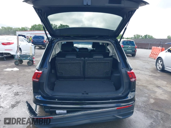 2023 Volkswagen Tiguan SE with VIN 3VV3B7AX4PM136264, listed as a IAAI auction lot 39724241 with 8,774 mi miles and . Bid and sale history available at DreamBid. Image 18.