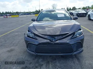 2023 Toyota Camry LE z VIN 4T1C11AK2PU080805, wystawiony jako IAAI lot #42165528 z przebiegiem 28 307 mil mil oraz . Historia ofert i sprzedaży dostępna na DreamBid. Obrazek 6.