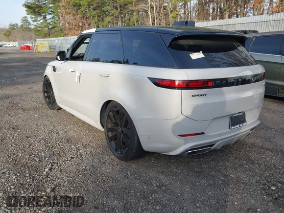 2023 Land Rover Range Rover Sport SE Dynamic with VIN SAL1L9FU4PA140673, listed as a IAAI auction lot 39552637 with 12,557 mi miles. Bid and sale history available at carsss.com. Image 3.