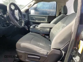 2017 Ram 1500 Tradesman z VIN 3C6JR6AG4HG636931, wystawiony jako Copart lot #60932795 z przebiegiem 157 961 mil mil oraz Szkoda całkowita • Salvage title. Historia ofert i sprzedaży dostępna na DreamBid. Obrazek 7.