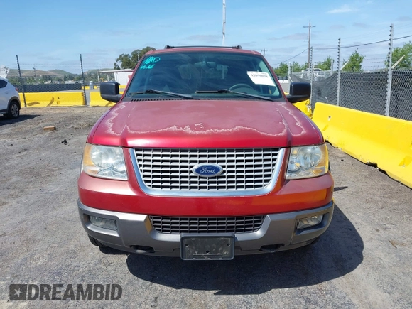 2005 Ford Expedition Special Service with VIN 1FMFU16575LA44568, listed as a IAAI auction lot 42056038 with 83,586 mi miles. Bid and sale history available at carsss.com. Image 12.