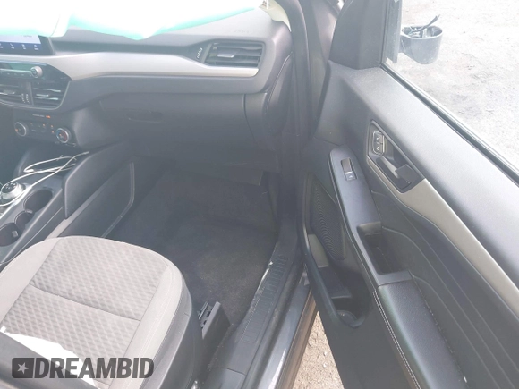 2022 Ford Escape SE z VIN 1FMCU0G61NUA48338, wystawiony jako IAAI lot #41941777 z przebiegiem 67 610 mil mil oraz . Historia ofert i sprzedaży dostępna na DreamBid. Obrazek 5.