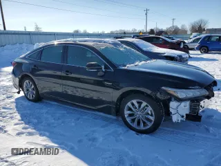 2020 Toyota Avalon Hybrid XLE z VIN 4T1A21FB0LU019847, wystawiony jako Copart lot #38831203 z przebiegiem 13 656 mil mil oraz . Historia ofert i sprzedaży dostępna na DreamBid. Obrazek 4.