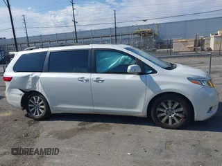 2017 Toyota Sienna XLE Auto Access Seat z VIN 5TDYZ3DC0HS868989, wystawiony jako IAAI lot #42174075 z przebiegiem 189 634 mil mil oraz . Historia ofert i sprzedaży dostępna na DreamBid. Obrazek 13.
