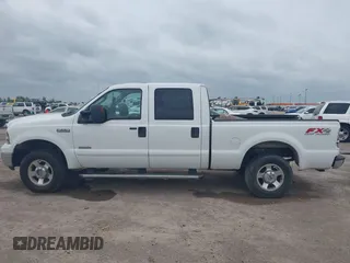 2006 Ford Super Duty F-250 XL with VIN 1FTSW21P76EB12899, listed as a IAAI auction lot 42137172 with 211,705 mi miles. Bid and sale history available at carsss.com. Image 14.
