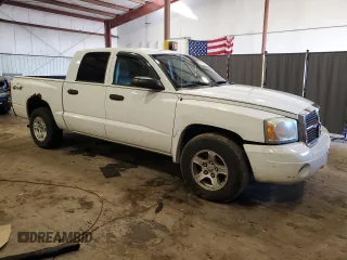 2007 Dodge Dakota SLT with VIN 1D7HW48K97S141569, listed as a Copart auction lot 84002054 with 204,019 mi miles and Salvage Title. Bid and sale history available at carsss.com. Image 4.