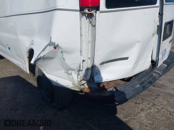 2004 Chevrolet Express Cargo Van with VIN 1GCGG29VX41194296, listed as a IAAI auction lot 41838127 with 322,816 mi miles. Bid and sale history available at carsss.com. Image 6.