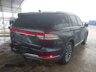 2022 Lincoln Aviator Reserve z VIN 5LM5J7WC2NGL15256, wystawiony jako IAAI lot #41533621 z przebiegiem 35 683 mil mil oraz . Historia ofert i sprzedaży dostępna na DreamBid. Obrazek 4.