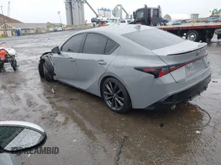 2024 Lexus IS 350 F Sport z VIN JTHBZ1E22R5035541, wystawiony jako IAAI lot #41060031 z przebiegiem 8 390 mil mil oraz . Historia ofert i sprzedaży dostępna na DreamBid. Obrazek 3.