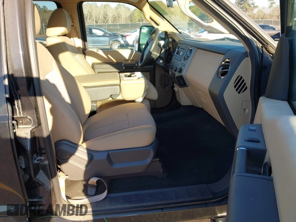 2011 Ford F-250 XL with VIN 1FT7W2A63BEC39043, listed as a IAAI auction lot 40421798 with 54,292 mi miles and . Bid and sale history available at carsss.com. Image 5.