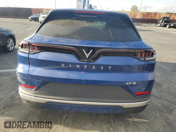 2023 VinFast VF 8 Plus z VIN RLLV1AFA7PH003410, wystawiony jako Copart lot #70799314 z przebiegiem 2041 mil mil oraz Szkody całkowita. Historia ofert i sprzedaży dostępna na DreamBid. Obrazek 6.