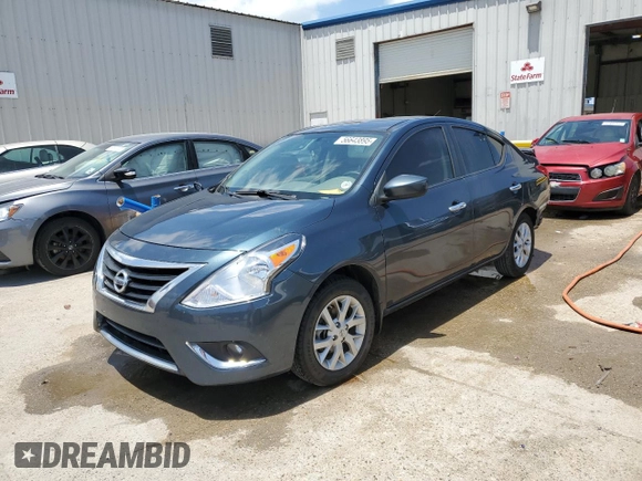 2016 Nissan Versa S z VIN 3N1CN7AP9GL818264, wystawiony jako Copart lot #56643895 z przebiegiem 55 110 mil mil oraz Szkoda całkowita • Salvage title. Historia ofert i sprzedaży dostępna na DreamBid. Obrazek 1.