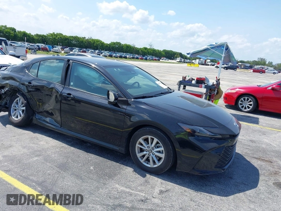 2025 Toyota Camry LE z VIN 4T1DAACK5SU071607, wystawiony jako IAAI lot #42377715 z przebiegiem Nie podano mil oraz . Historia ofert i sprzedaży dostępna na DreamBid. Obrazek 1.