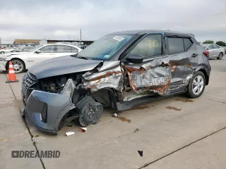 2022 Nissan Kicks S z VIN 3N1CP5BV9NL505529, wystawiony jako Copart lot #58228055 z przebiegiem Nie podano mil oraz Czysty tytuł • Clean title. Historia ofert i sprzedaży dostępna na DreamBid. Obrazek 1.