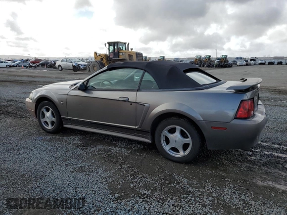 2001 Ford Mustang Deluxe with VIN 1FAFP44401F230975, listed as a Copart auction lot 45358645 with 189,402 mi miles and Salvage Title. Bid and sale history available at carsss.com. Image 2.