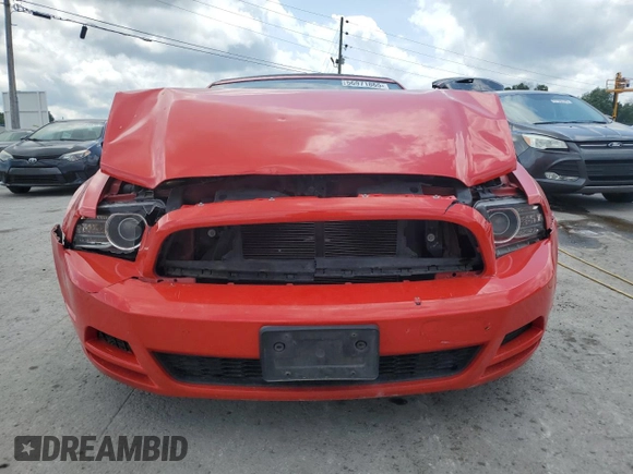 2014 Ford Mustang V6 z VIN 1ZVBP8EMXE5215570, wystawiony jako Copart lot #56971865 z przebiegiem 134 293 mil mil oraz Czysty tytuł • Clean title. Historia ofert i sprzedaży dostępna na DreamBid. Obrazek 5.
