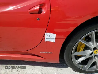 2014 Ferrari California z VIN ZFF65TJA2E0201735, wystawiony jako Copart lot #75178054 z przebiegiem Nie podano mil oraz Szkody całkowita. Historia ofert i sprzedaży dostępna na DreamBid. Obrazek 12.