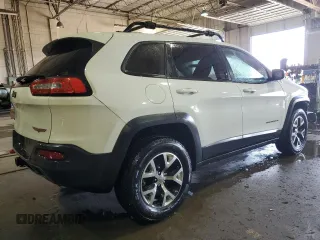 2015 Jeep Cherokee Trailhawk with VIN 1C4PJMBS2FW770370, listed as a Copart auction lot 50920795 with 170,119 mi miles and Clean Title. Bid and sale history available at carsss.com. Image 3.