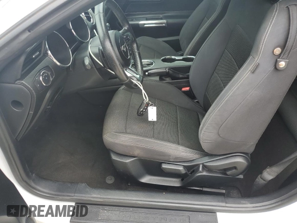 2016 Ford Mustang V6 z VIN 1FA6P8AMXG5277358, wystawiony jako Copart lot #56191815 z przebiegiem 128 200 mil mil oraz Szkoda całkowita • Salvage title. Historia ofert i sprzedaży dostępna na DreamBid. Obrazek 7.