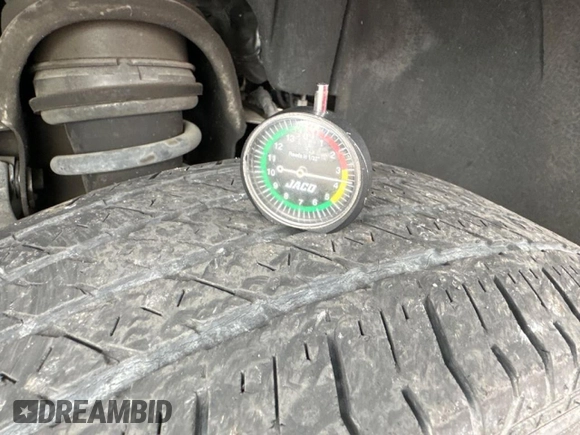 2017 GMC Sierra 1500 with VIN 3GTP1LEC7HG117730, listed as a Copart auction lot 54078005 with 82,161 mi miles and Clean Title. Bid and sale history available at DreamBid. Image 3.