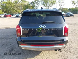 2024 Hyundai Palisade Calligraphy z VIN KM8R74GE2RU677273, wystawiony jako IAAI lot #41989335 z przebiegiem 9 200 mil mil oraz . Historia ofert i sprzedaży dostępna na DreamBid. Obrazek 16.
