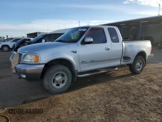 1999 Ford F-150 XL z VIN 1FTRX08L3XKA96271, wystawiony jako Copart lot #49238415 z przebiegiem 168 477 mil mil oraz Szkoda całkowita • Salvage title. Historia ofert i sprzedaży dostępna na DreamBid. Obrazek 1.