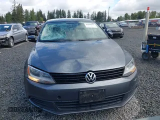 2011 Volkswagen Jetta SE z VIN 3VWDZ7AJXBM356668, wystawiony jako IAAI lot #42294221 z przebiegiem 199 605 mil mil oraz . Historia ofert i sprzedaży dostępna na DreamBid. Obrazek 6.