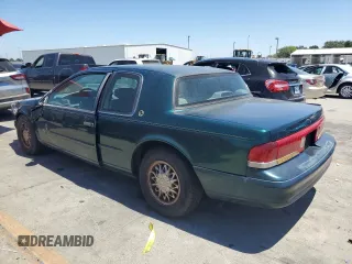 1995 Mercury Cougar z VIN 1MELM62W5SH627799, wystawiony jako Copart lot #61115064 z przebiegiem 31 957 mil mil oraz Szkody całkowita. Historia ofert i sprzedaży dostępna na DreamBid. Obrazek 2.