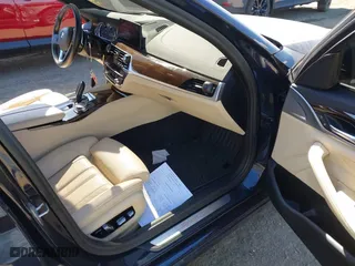 2019 BMW 5 Series 530i xDrive with VIN WBAJA7C55KG912518, listed as a IAAI auction lot 41846385 with 58,262 mi miles. Bid and sale history available at carsss.com. Image 5.