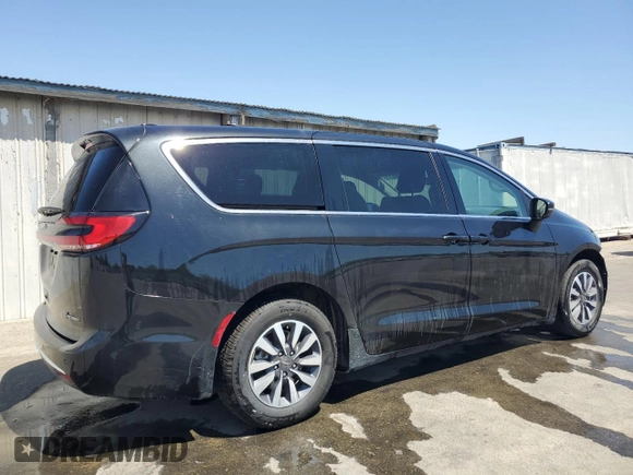 2023 Chrysler Pacifica Hybrid Touring L with VIN 2C4RC1L78PR632368, listed as a Copart auction lot 61763955 with 41,494 mi miles and Clean title. Bid and sale history available at DreamBid. Image 3.