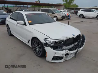 2018 BMW 5 Series 540i z VIN WBAJE5C52JWA93872, wystawiony jako IAAI lot #42191999 z przebiegiem 47 508 mil mil oraz . Historia ofert i sprzedaży dostępna na DreamBid. Obrazek 1.