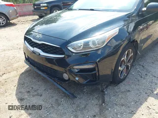 2019 Kia Forte LXS z VIN 3KPF24AD9KE131628, wystawiony jako IAAI lot #42657093 z przebiegiem 163 737 mil mil oraz . Historia ofert i sprzedaży dostępna na DreamBid. Obrazek 6.