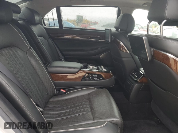 2018 Genesis G90 Ultimate with VIN KMHG54JH8JU037377, listed as a Copart auction lot 45420875 with 39,548 mi miles and Clean Title. Bid and sale history available at DreamBid. Image 10.