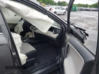 2018 Toyota RAV4 XLE z VIN JTMWFREV3JJ184752, wystawiony jako IAAI lot #42356452 z przebiegiem 79 532 mil mil oraz . Historia ofert i sprzedaży dostępna na DreamBid. Obrazek 5.